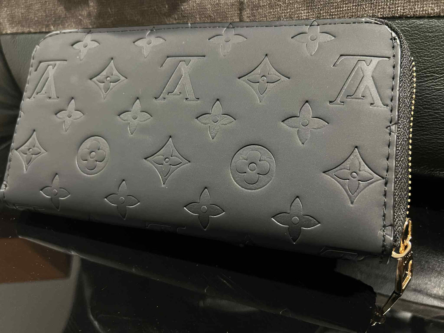 Louis Vuitton - Zippy Wallet Noir